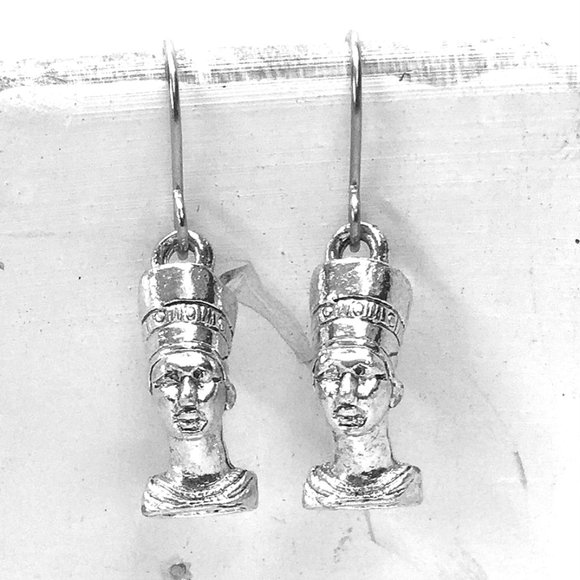 Miniature Nefertiti Female Egyptian Goddess Bust Charm Earrings - Picture 1 of 4